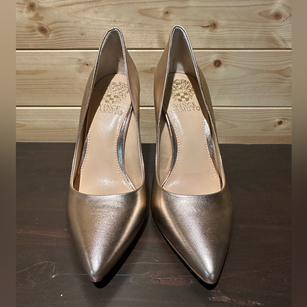 Brand NWOT Vince Camuto rose gold pumps in size 5 1/2 or 35 1/2